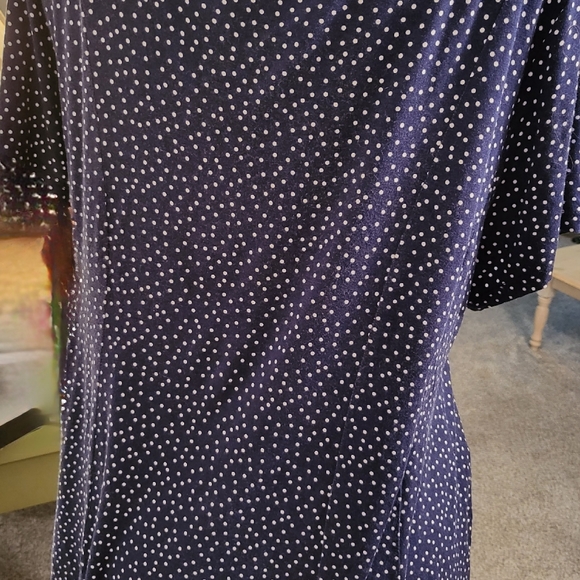 EUC Torrid navy polka dot faux button up baby doll short sleeve top - Picture 2 of 7